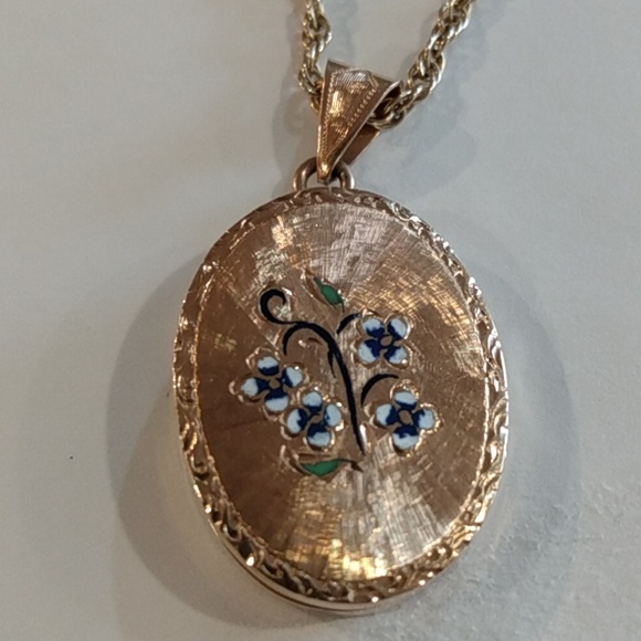 Beautiful 14 karat gold chain and lock it that opens for pictures if you choose. - Picture 4 of 6